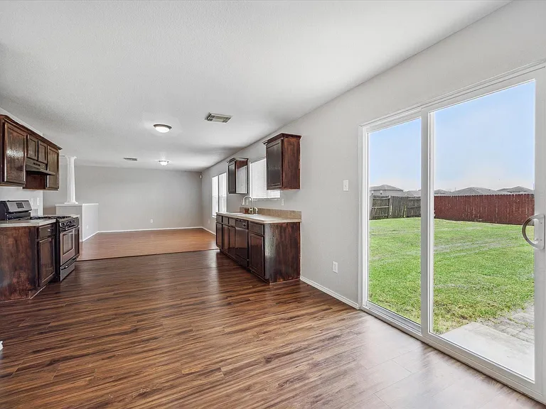 2218 Heath Ridge Ln — Photo 11