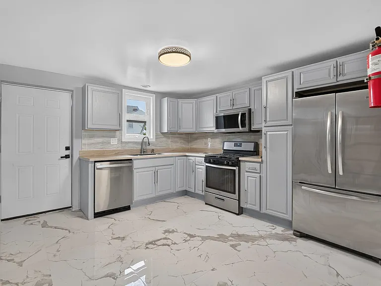 255 Kennedy Blvd — Photo 6