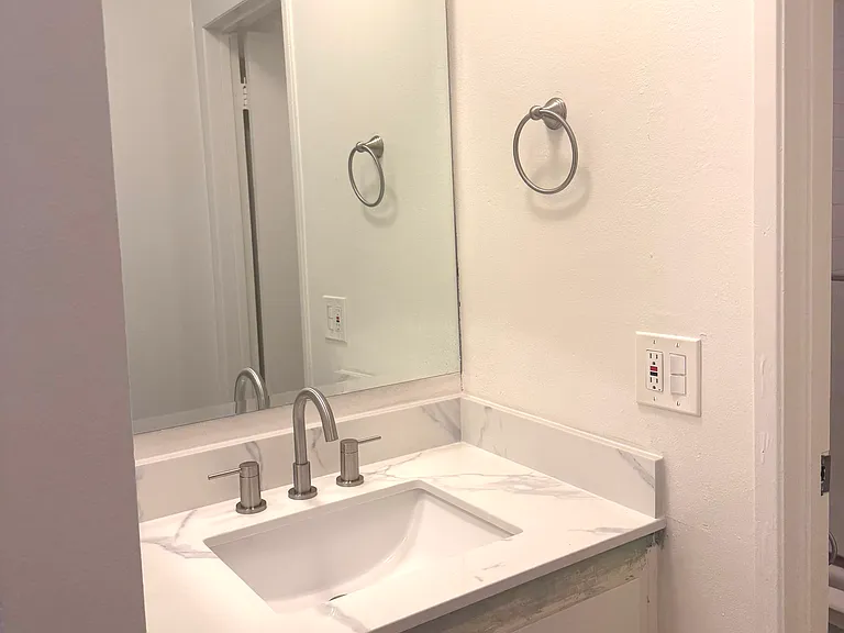 533 Ashland Ave #104 — Photo 11