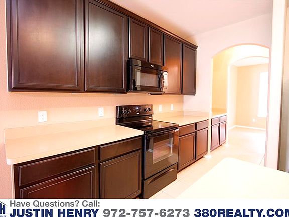 5th image of 1013 Oakcrest Dr