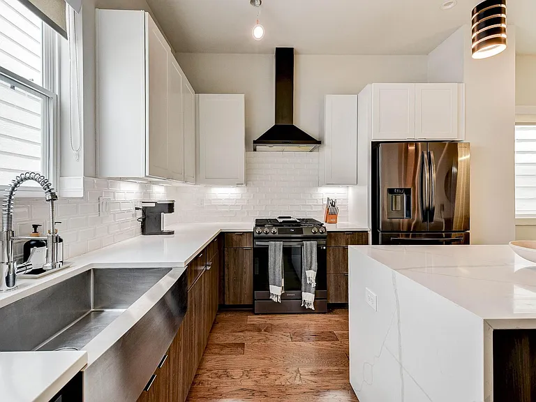 5857 Dolores St — Photo 25