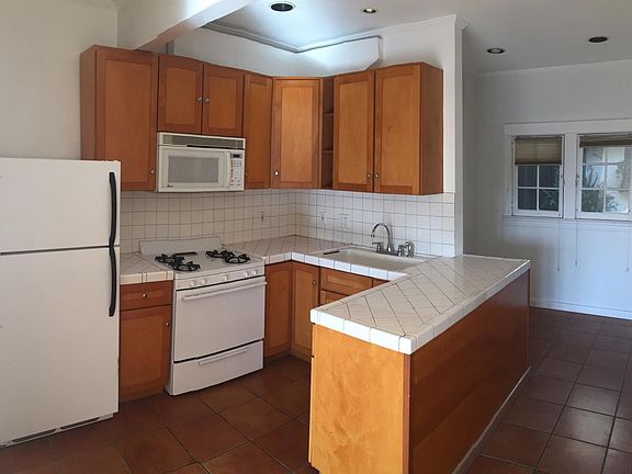 5th image of 1975 Whitley Ave