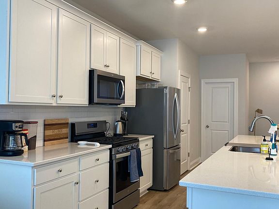 3rd image of 1214 Tice Ln