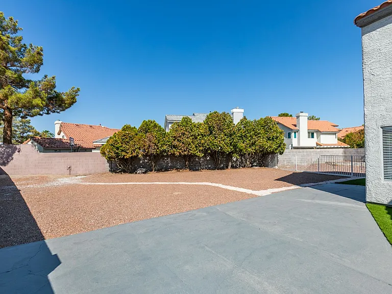 91 Trevor Dr — Photo 38