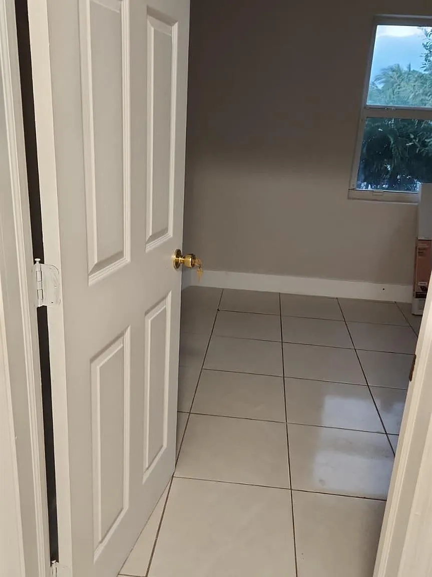 3 bed, 1.0 bath, 875 sqft, $3,000 — Photo 2
