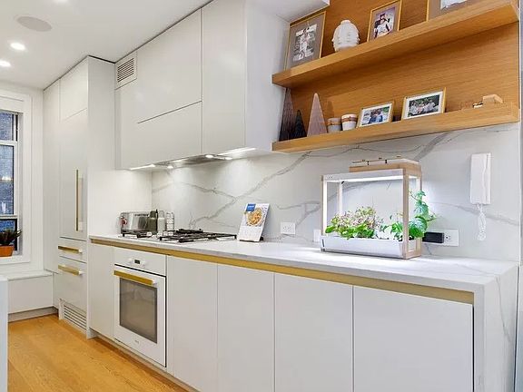 3rd image of 309 W 93rd St APT 5C