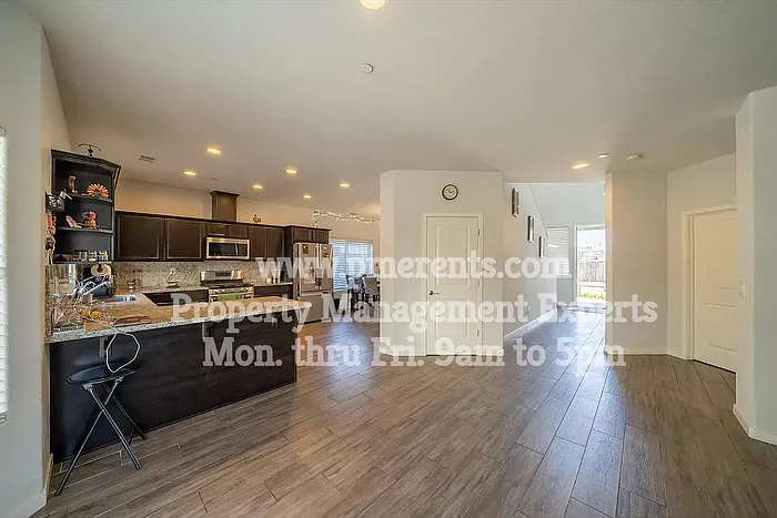 3925 Lanyard Dr — Photo 6