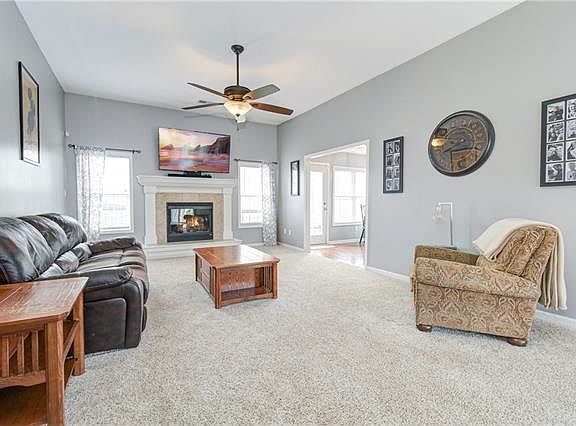 5th image of 810 SW Lakeview Dr