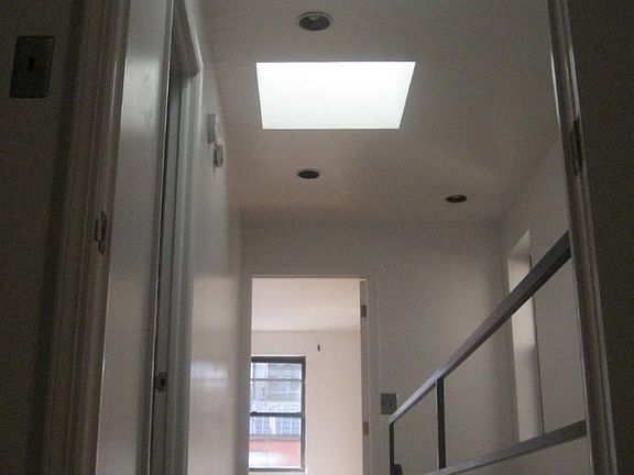 3rd image of 126 E 28th St APT 2R