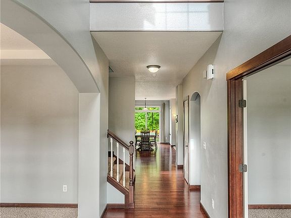 3rd image of 8419 185th Avenue Pl E