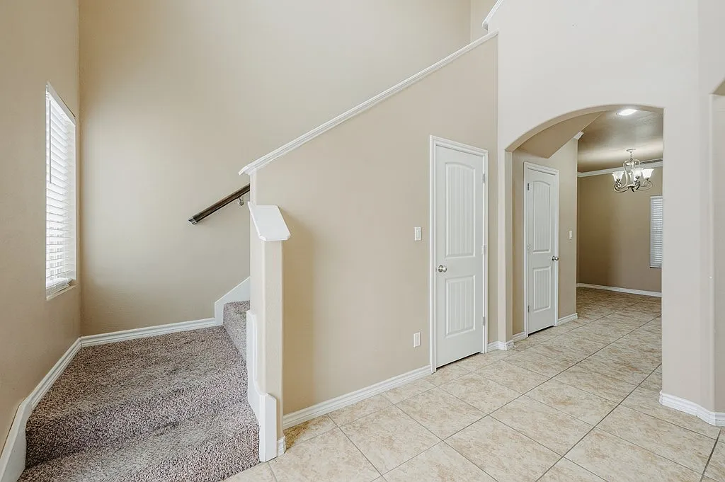 3 bed, 2.5 bath, 1731 sqft, $2,299 — Photo 2