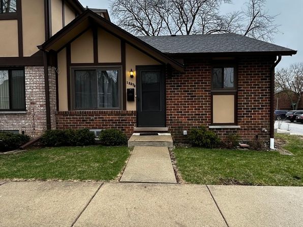 1S272 Stratford Ln, Villa Park, IL 60181