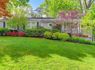 2 Bayberry Rdg, Roslyn, NY 11576