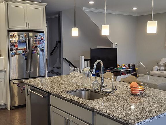 4th image of 299 Lexington St #109