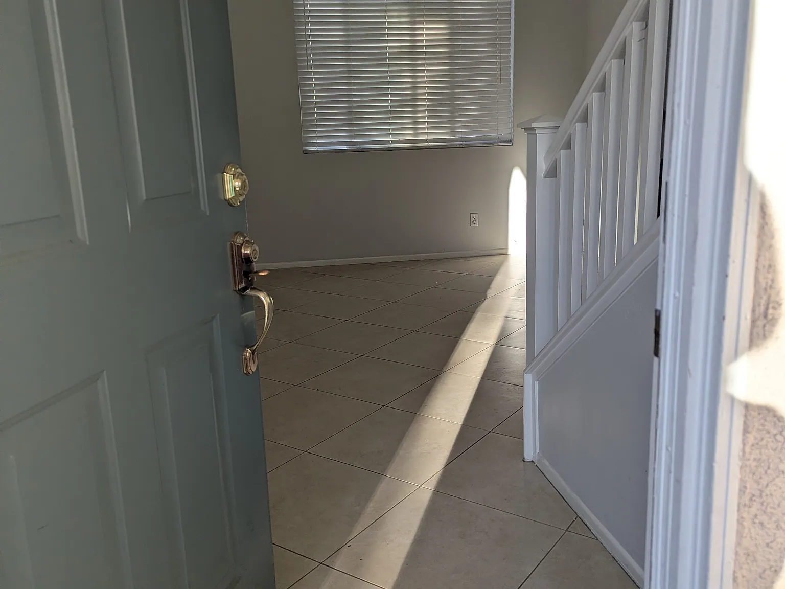 3 bed, 2.5 bath, 1392 sqft, $4,100 — Photo 3