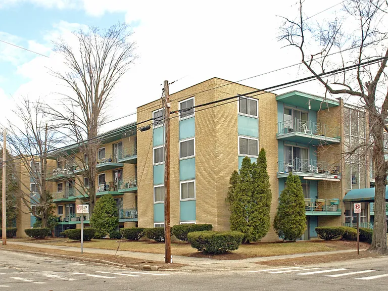Park Central Apartments — Photo 1