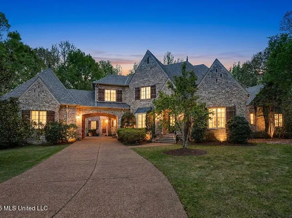 13921 Valley Oaks Dr S, Olive Branch, MS 38654