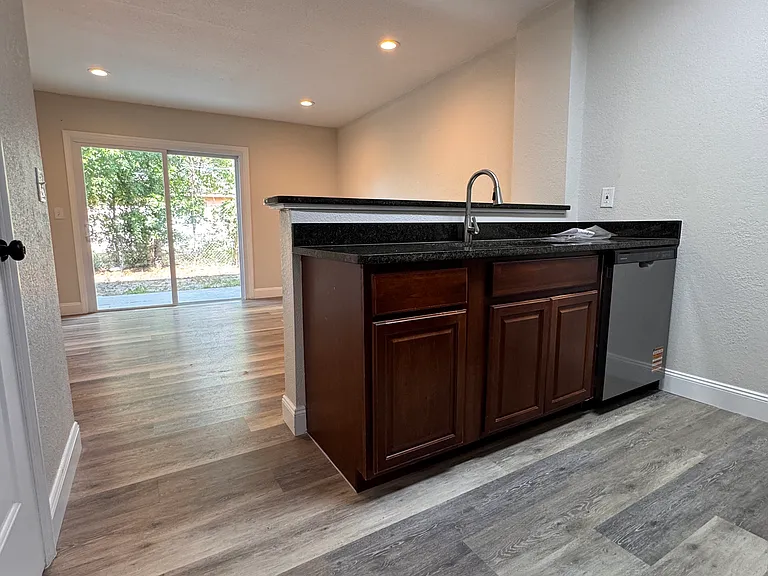 1100 Lowry Ave #38 — Photo 1