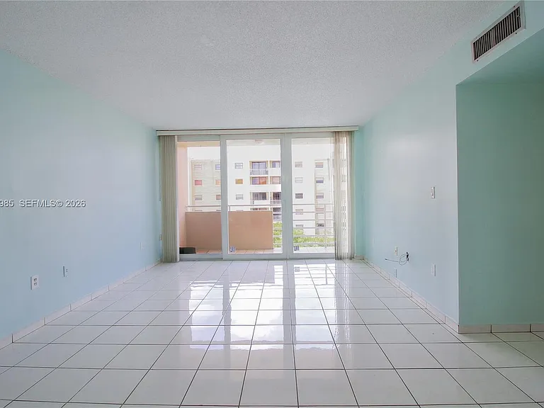 8050 NW 8th St #1306 — Photo 6