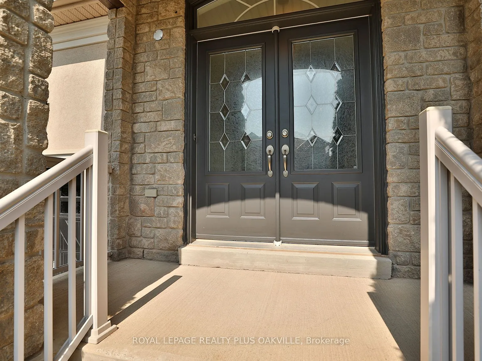 3 bed, $4,300 — Photo 2