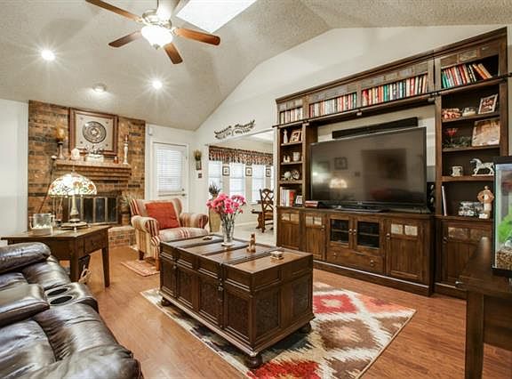 5th image of 3917 Wentworth Dr