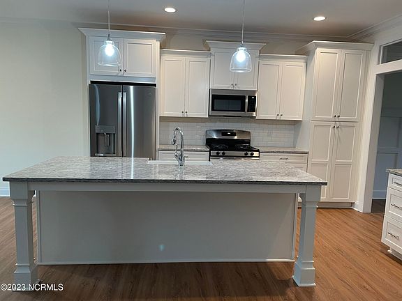 5th image of 250 Adams Cir