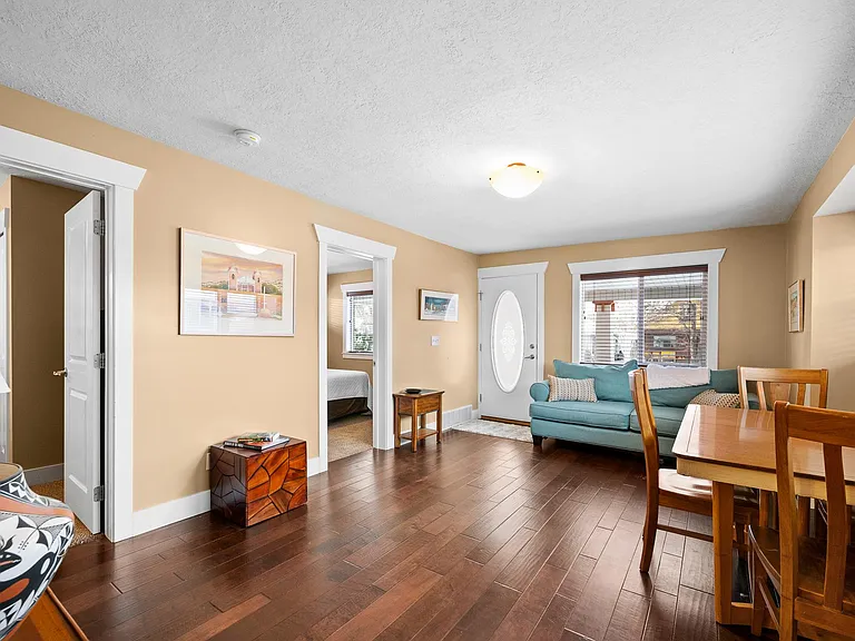 432 E Milton Ave — Photo 3