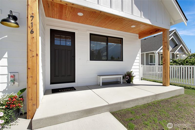 3rd image of 716 Givens      Lot 34&35 Avenue