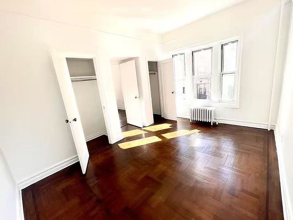 2nd image of 209 Hawthorne St