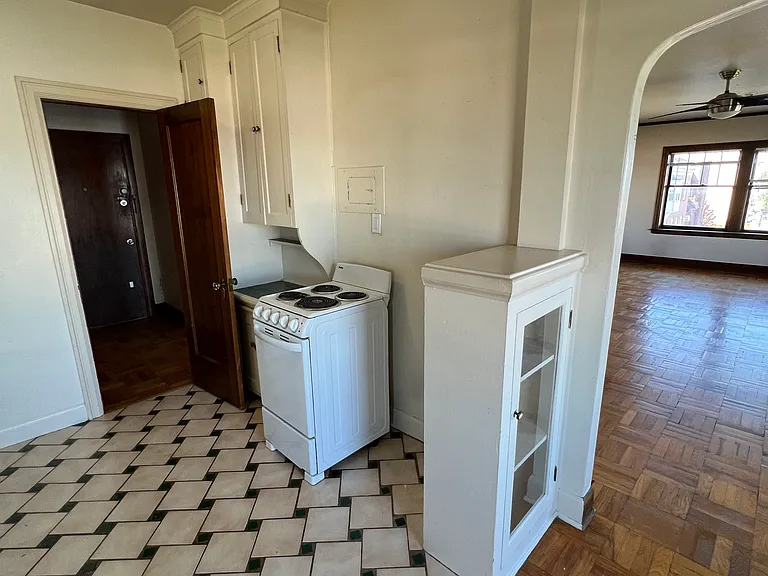Broadmoor — Photo 19