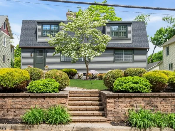 8 Prospect St, Peapack Gladstone Boro, NJ 07977