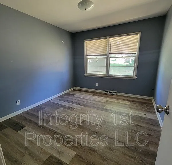 2216 State Ave — Photo 5