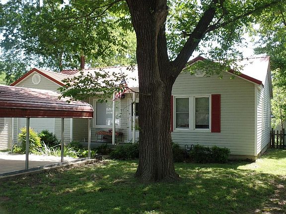 3rd image of 306 S Oak Hill St