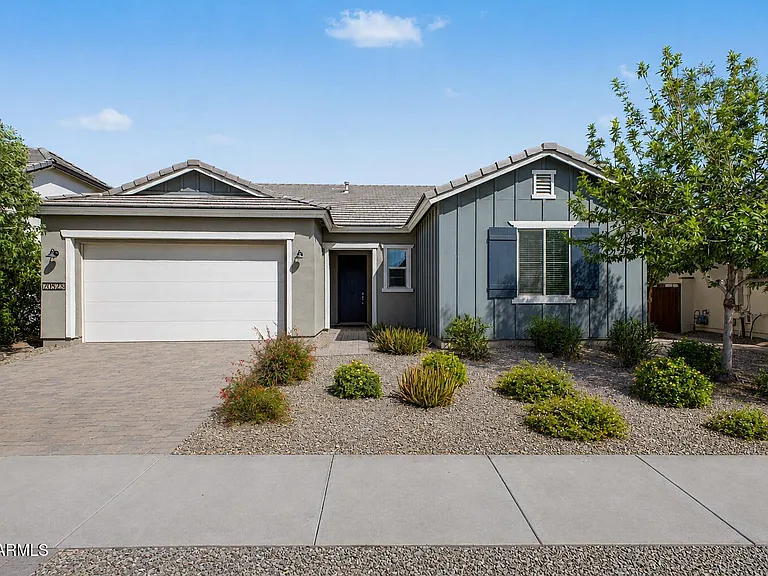 20523 W Rosewood Ln — Photo 2