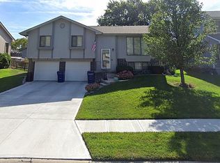 15313 Chalco Pointe Dr, Omaha, NE 68138