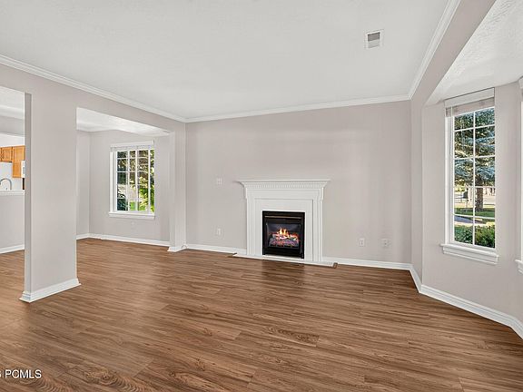 2nd image of 89 W Hamlet Cir
