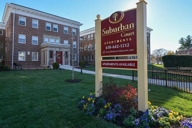 Suburban Court Apartments — Photo 6