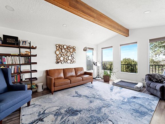 3rd image of 4406 Laurel Dr