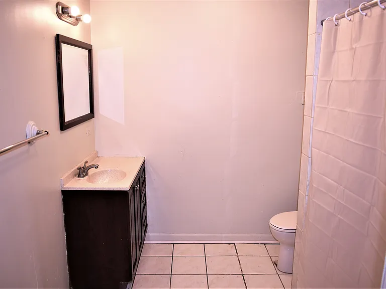 4835 W Congress Pkwy — Photo 13