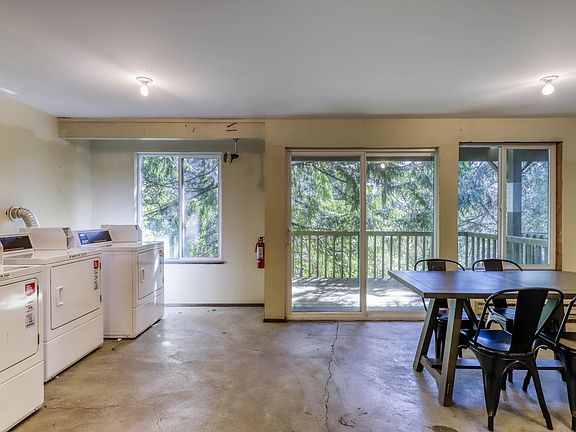 3rd image of 221 Shannon Dr SE