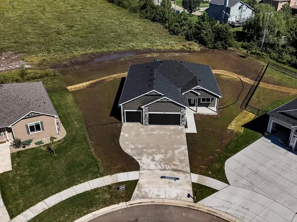 2616 SW Sherwood Park Dr, Topeka, KS 66614