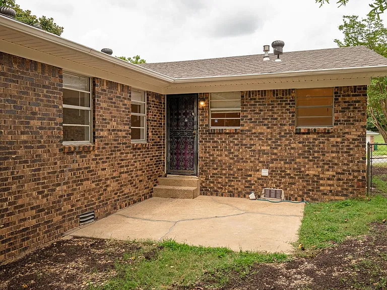 1320 Northpoint Cir — Photo 22