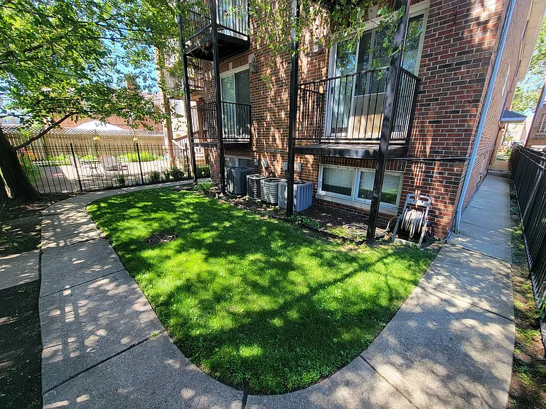 7411 N Claremont Ave #2W — Photo 26