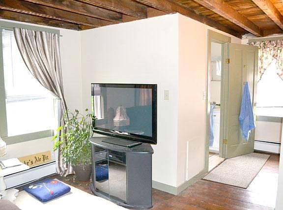 4th image of 37 Wine St #4