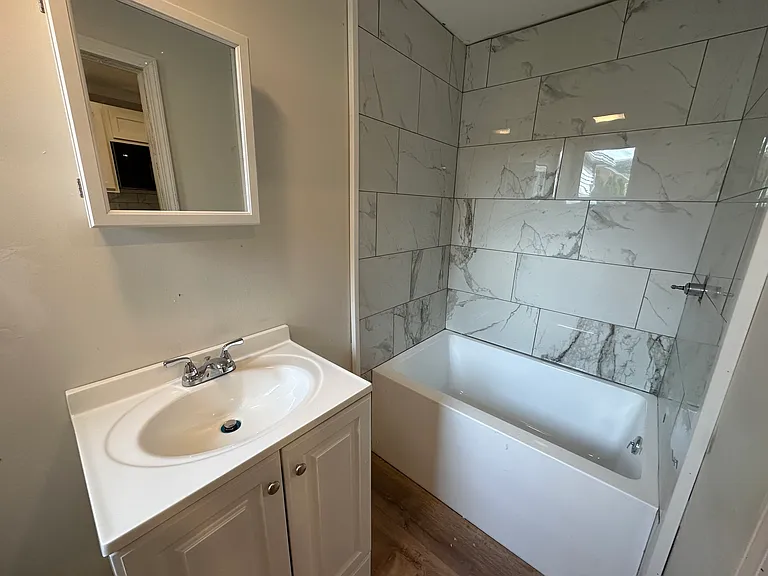 305 Powell Ave — Photo 5