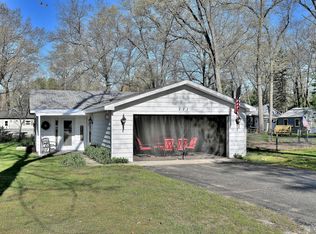 111 Cottage Dr, Prudenville, MI 48651