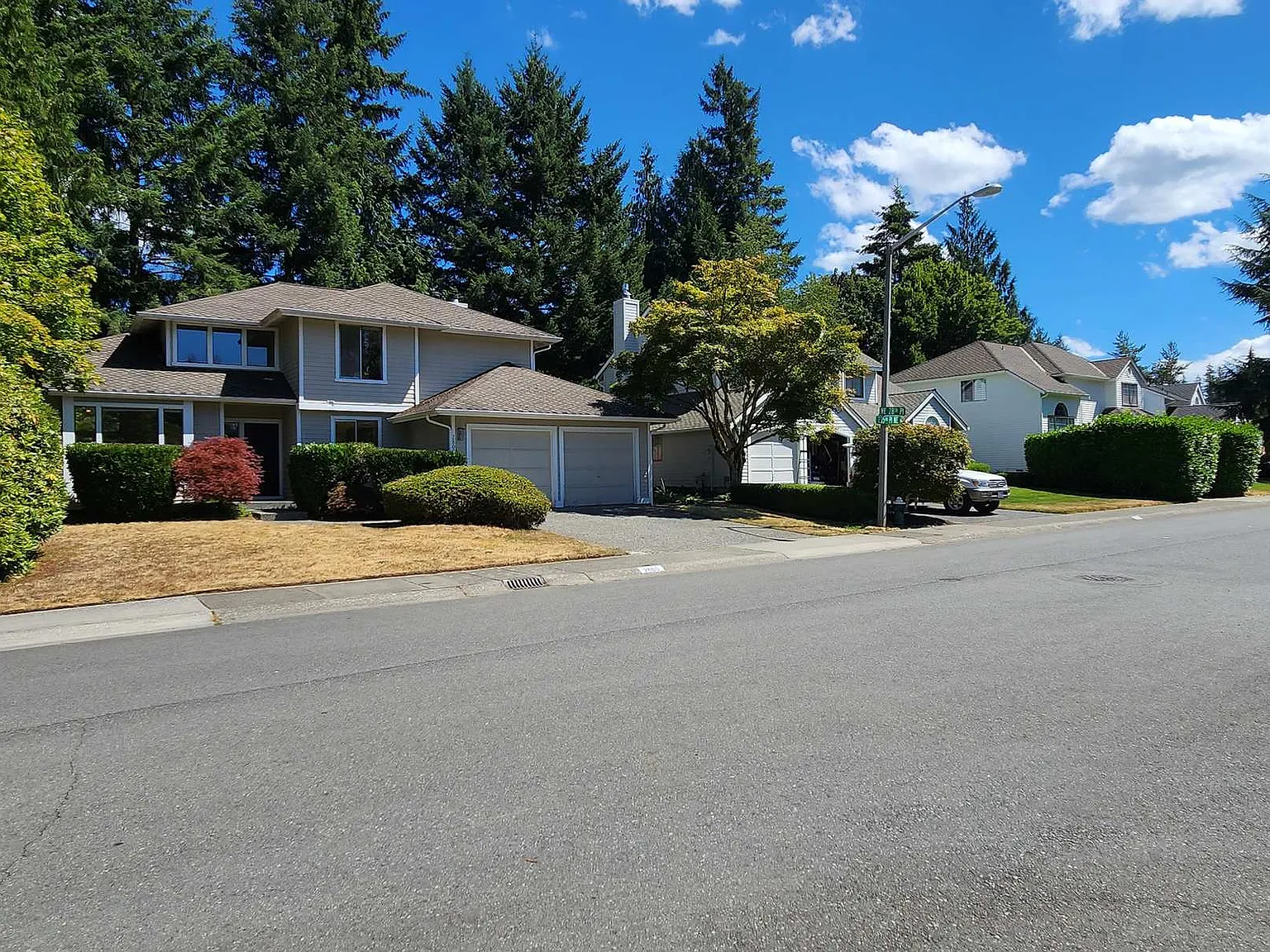 4 bed, 2.5 bath, 1920 sqft, $4,100 — Photo 2