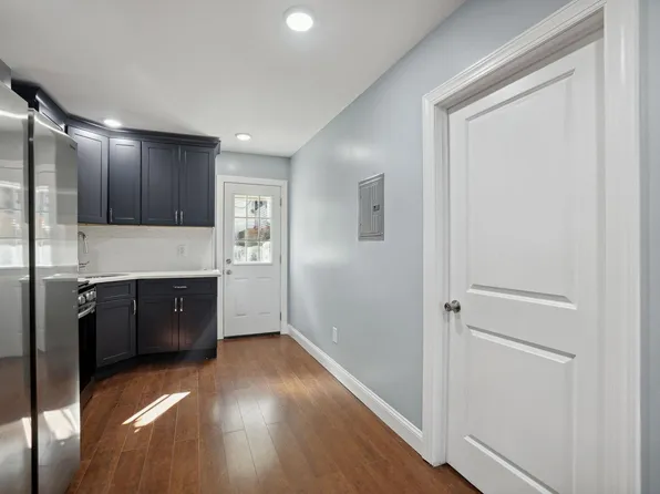 4 Garrison Avenue image 6 of 25