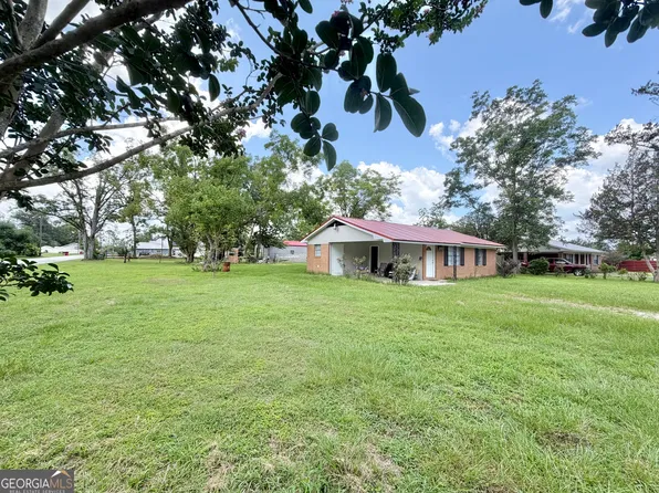 5 Lakeside Dr, Hazlehurst, GA 31539