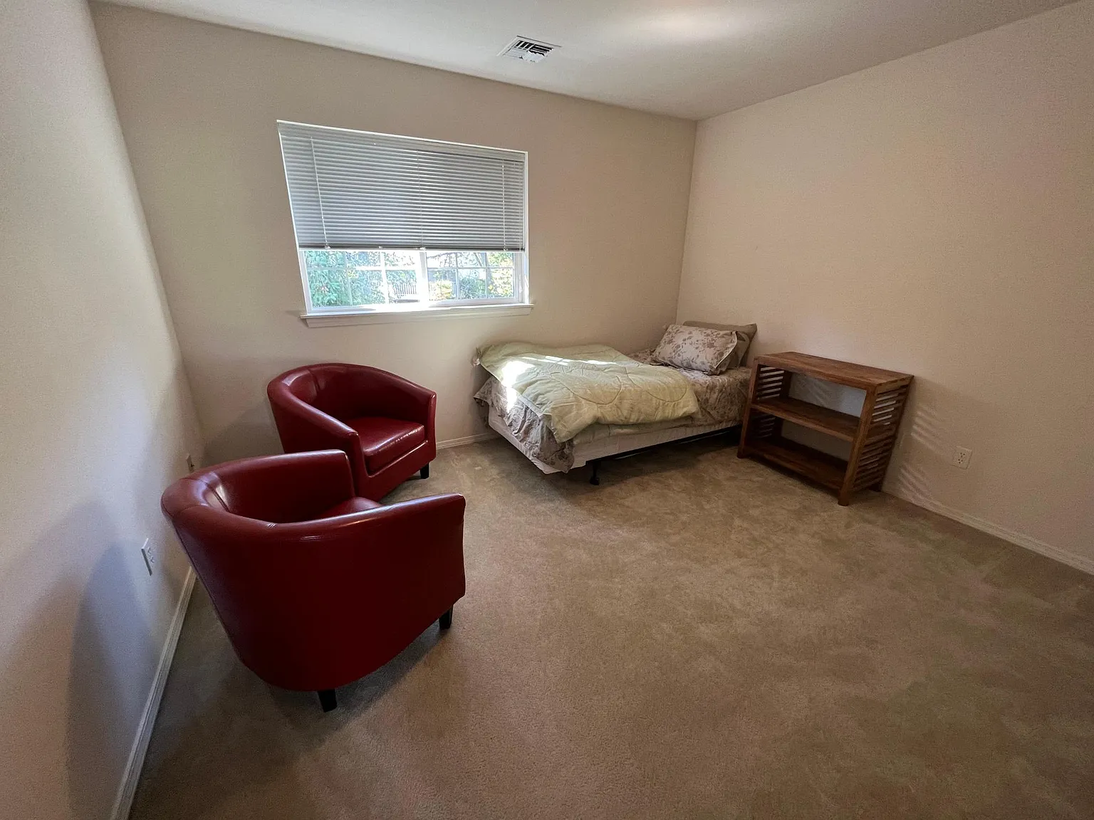 1 bed, 2153 sqft, $1,000 — Photo 1
